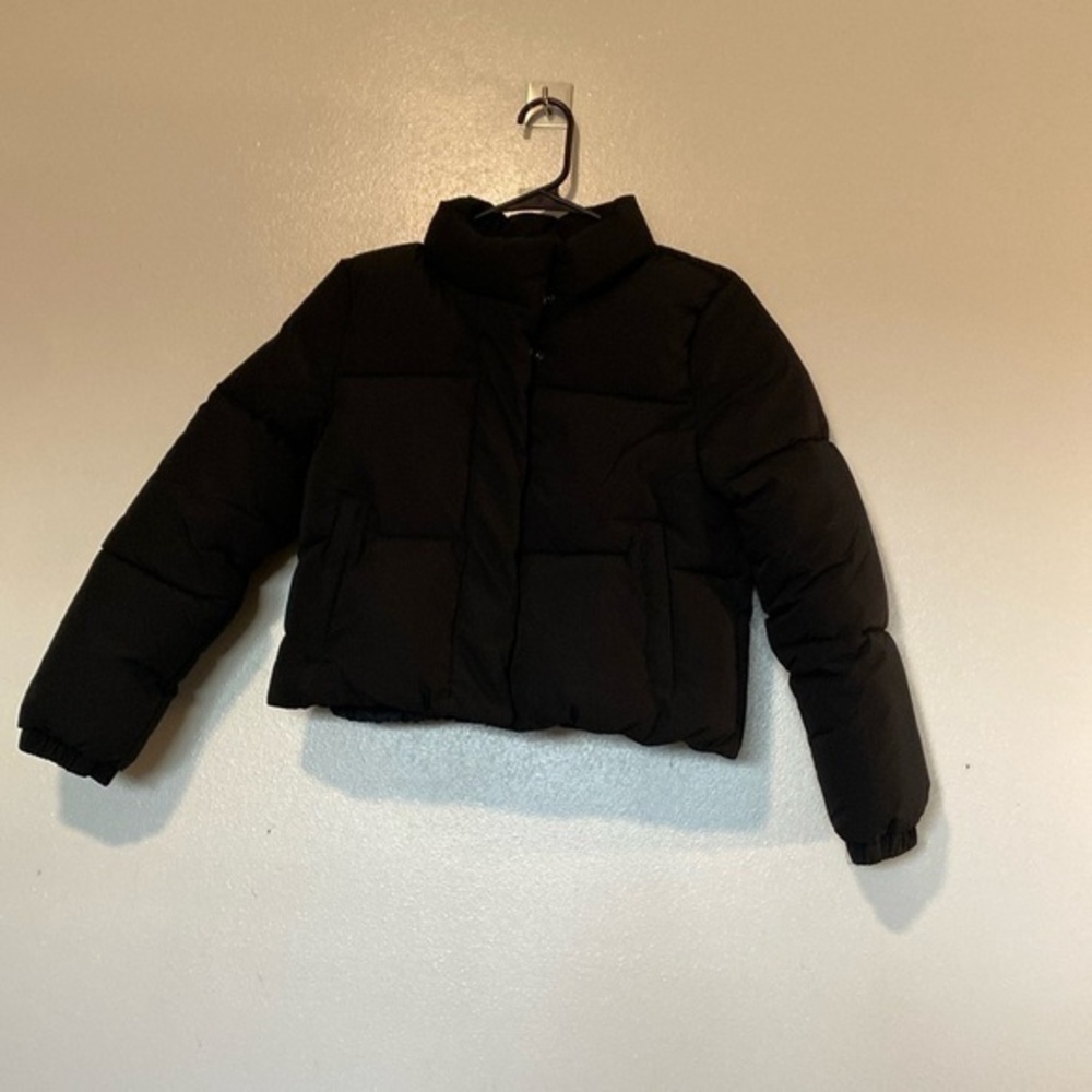 Amazon Essentials black puffer filled pocket full zip and snap button jacket